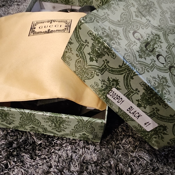 sandals - Picture 2 of 4